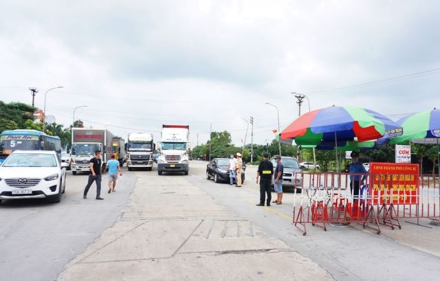 Mở lại chốt kiểm soát dịch cầu Đá Bạc, thành phố Uông Bí